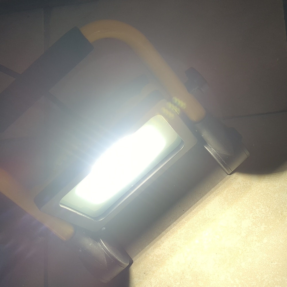NEW. 1,500 Lumen Ratcheting LED Light - Picture 6 of 6